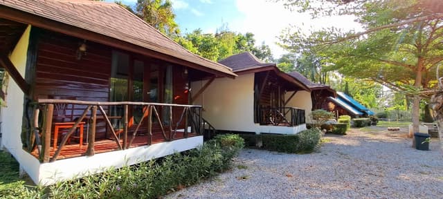 Bungalow Garden View