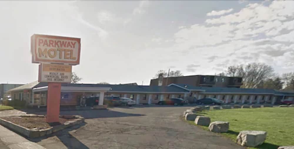 Parkway Motel0