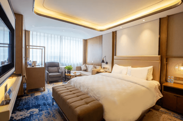 Deluxe Room Queen