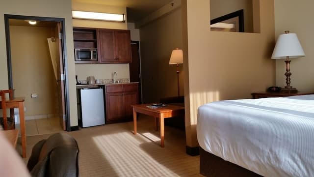 Deluxe Studio Suite, Kitchen (1 Queen Bed Studio Half Kitchen)
