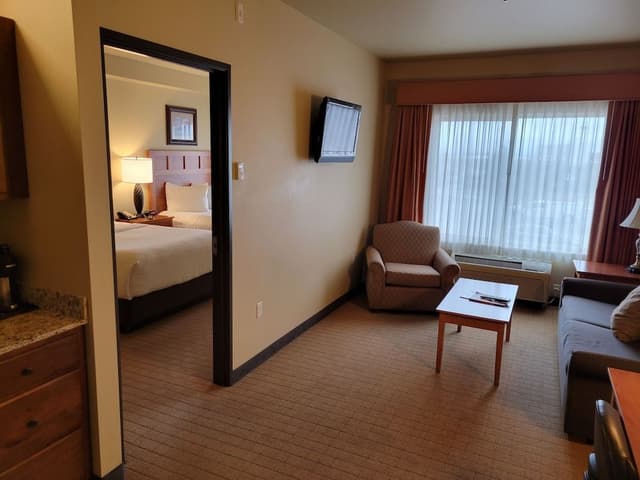 Deluxe Room, Multiple Beds, Kitchen (2 Queen Beds 1 Bedroom Full Kitchen)