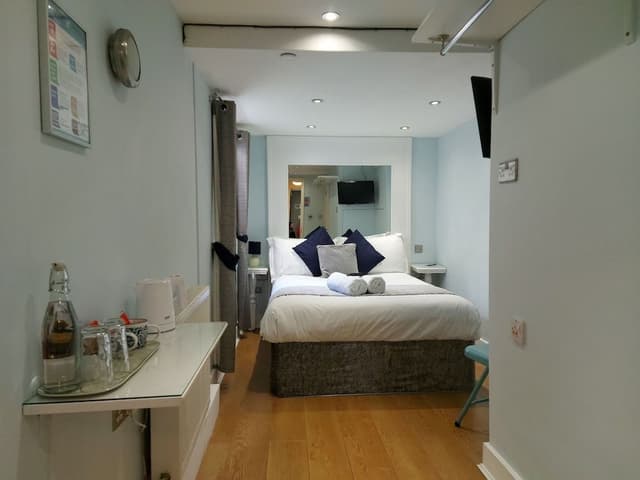 Double Room, Ensuite (Room 1 Lower Ground Floor)