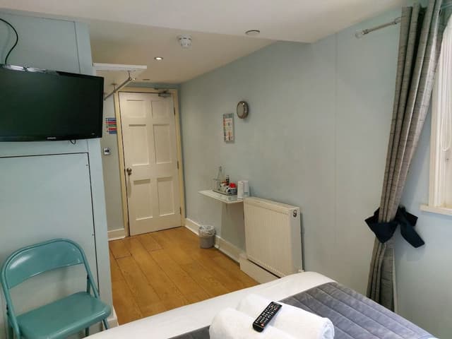 Double Room, Ensuite (Room 1 Lower Ground Floor)