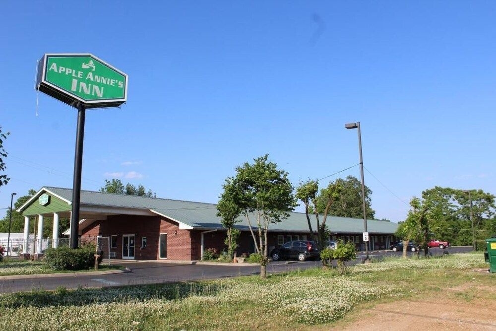 Apple Annie's Inn1