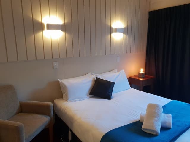 Basic Room, 1 Queen Bed