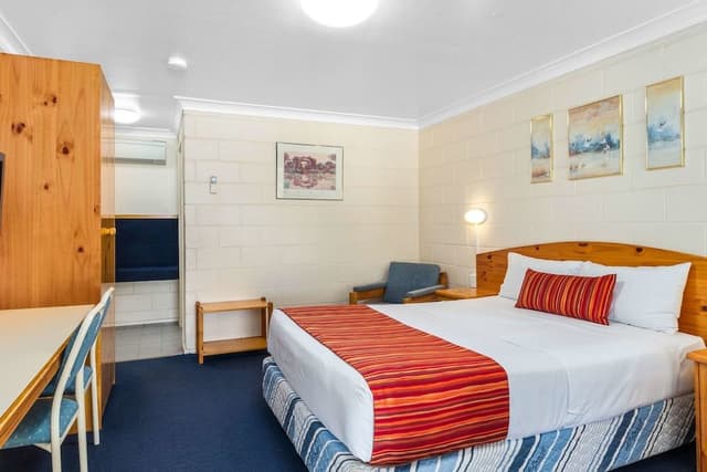 Standard Queen Room