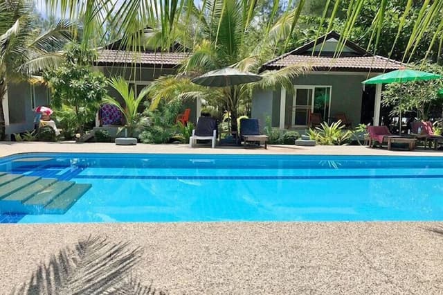Bungalow Pool View Beach Side