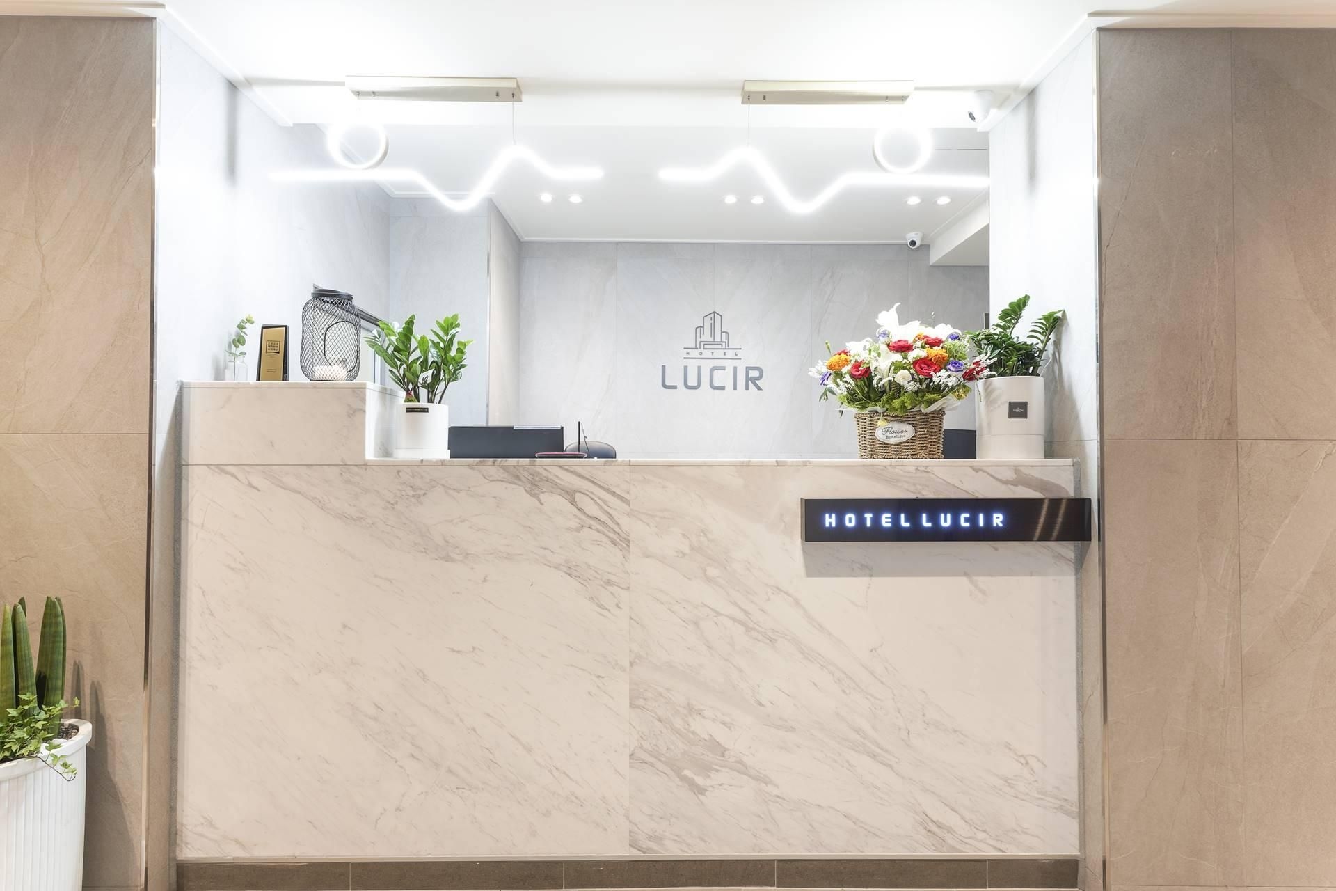โรงแรมลูซีร์ (Lucir Hotel)1