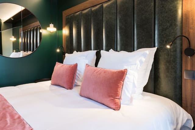 Double Room, City View (Shower)