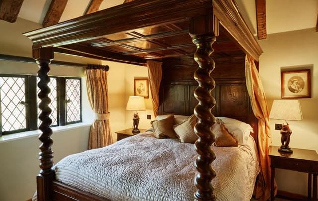 Feature Four Poster Room