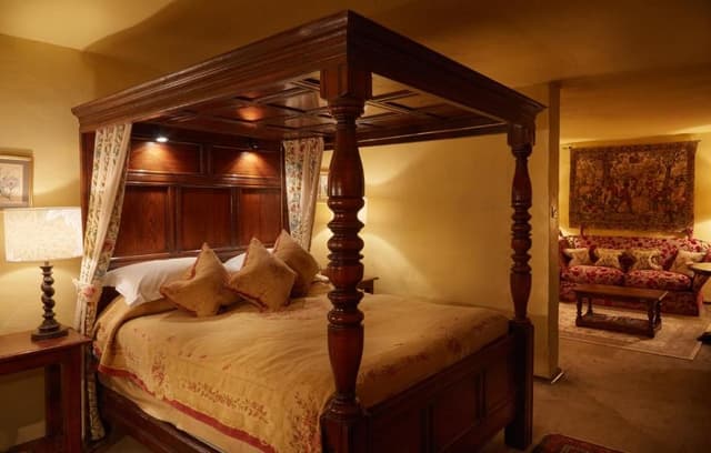 Feature Four Poster Room