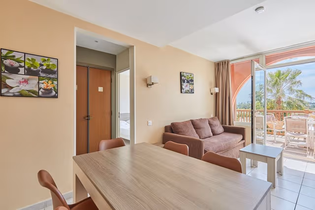 Standard Apartment, 2 Bedrooms, Poolside