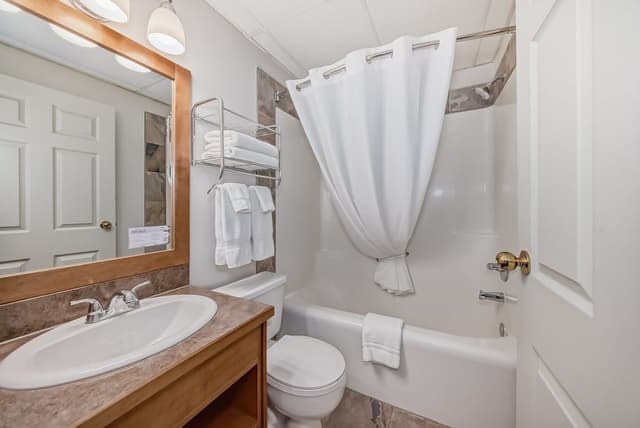 Deluxe Double Room, 2 Queen Beds, Balcony, Mountain View
