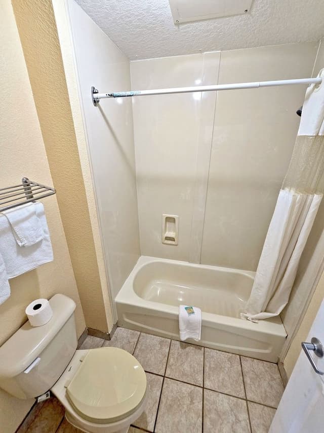 Suite 1 King Jetted Tub Non Smoking