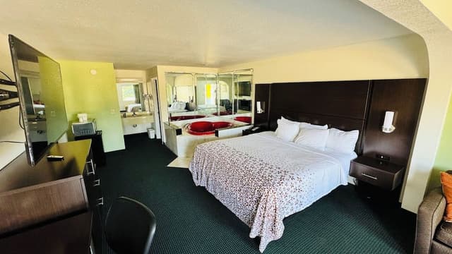 Suite 1 King Jetted Tub Non Smoking