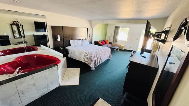 Suite 1 King Jetted Tub Non Smoking