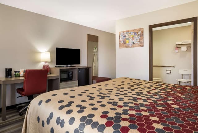 1 King Bed Non-Smoking Accessible