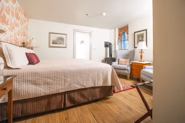 Premier Suite #2, 1 King Bed, Private Entrance, Ground Floor