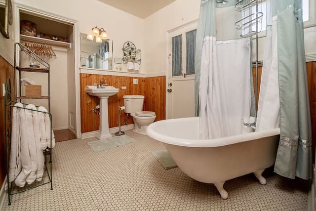 Luxury Suite, 2 Bedrooms (Sara Page)