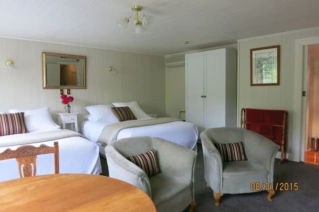 Standard Studio, Non Smoking (2 Queens Upstairs Ensuite)