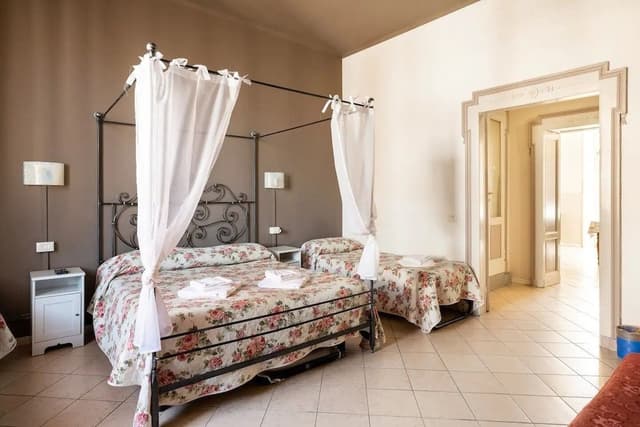 Family Room, Shared Bathroom (for 6 people)