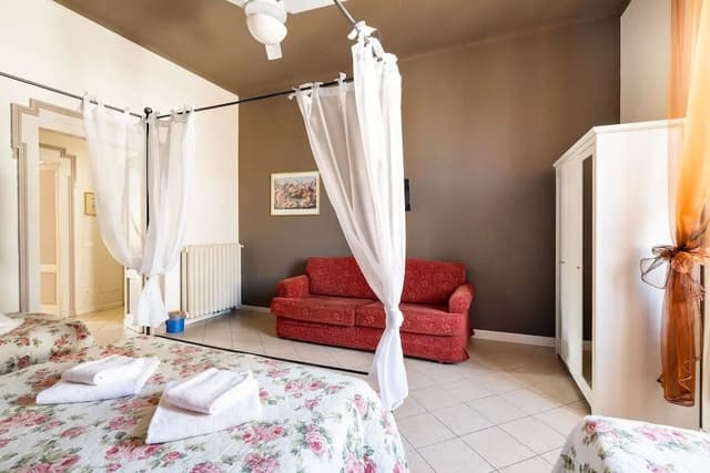 Family Room, Shared Bathroom (for 6 people)