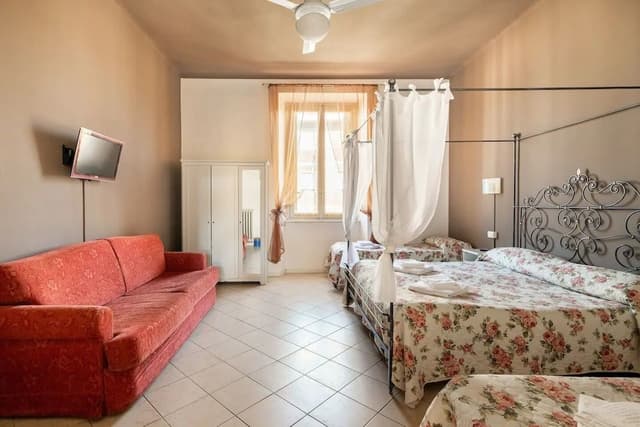 Family Room, Shared Bathroom (for 6 people)
