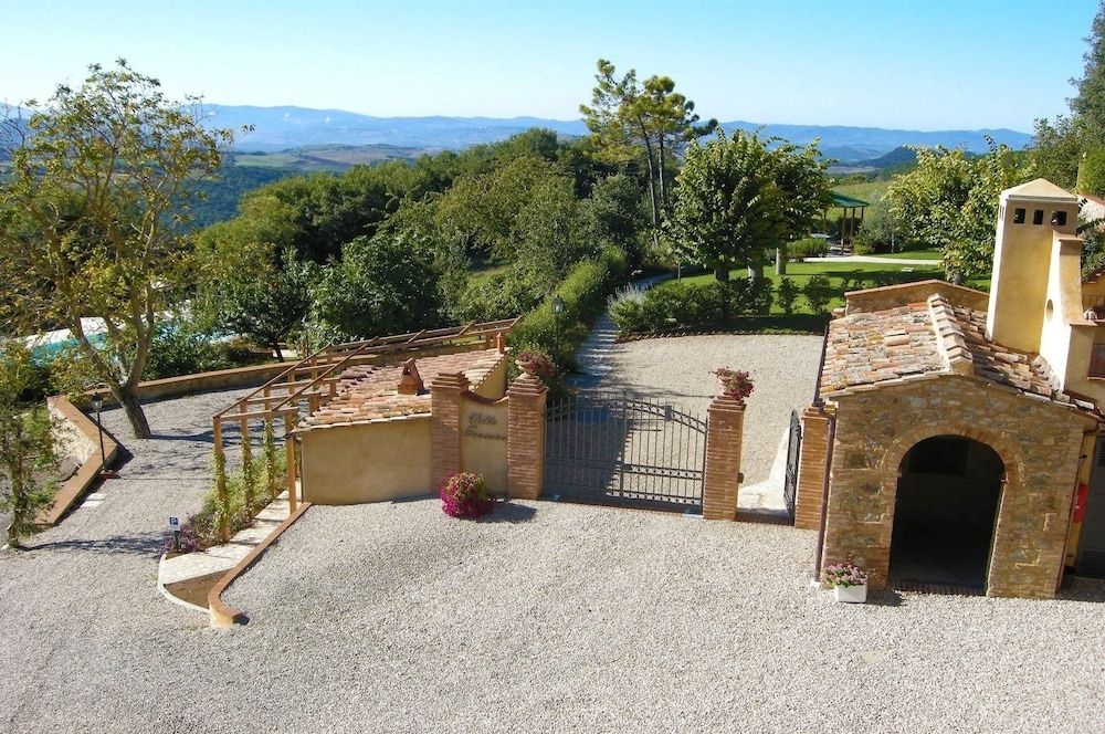 Relais Villa Sensano1