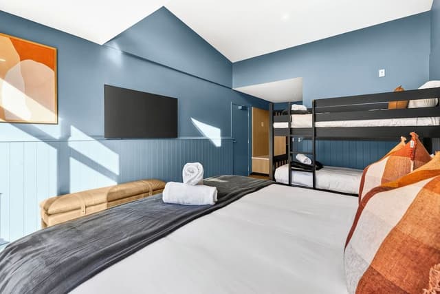 Superior Mountain View Studio - Sleeps 4