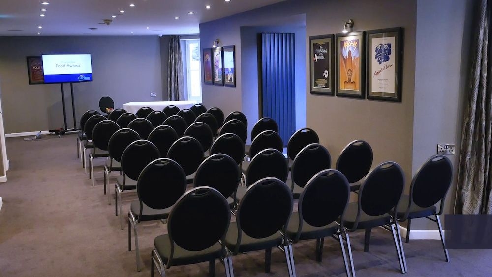 Carlton Hotel0