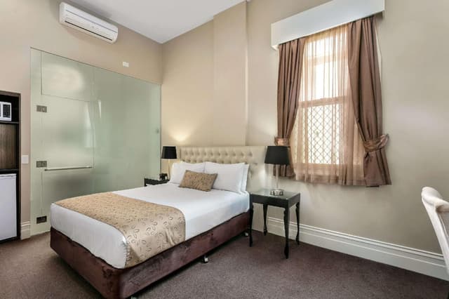 Standard Queen Room