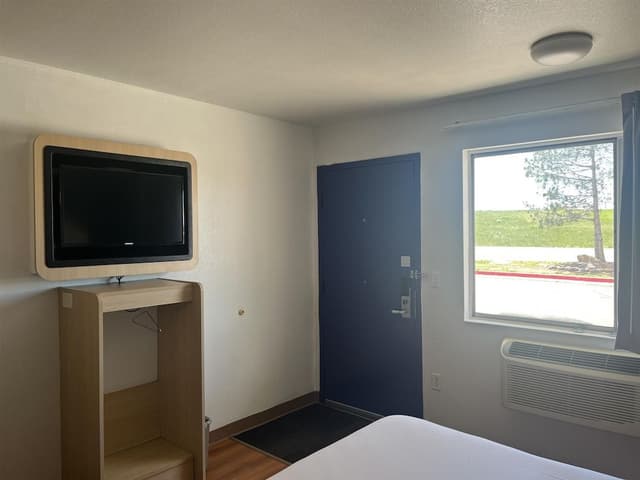 Deluxe Room, 1 Queen Bed, Accessible, Non Smoking