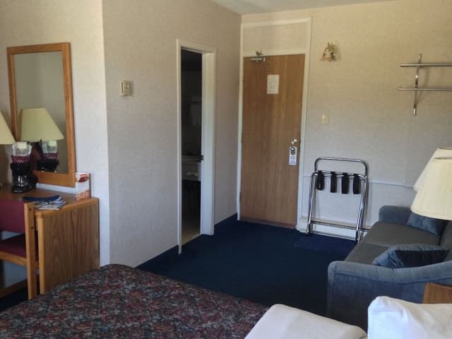 Standard Room, 1 Queen Bed, Balcony (2nd floor)