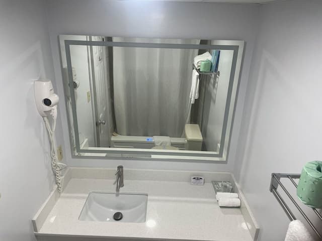 Standard Room, 1 Queen Bed, Balcony (2nd floor)