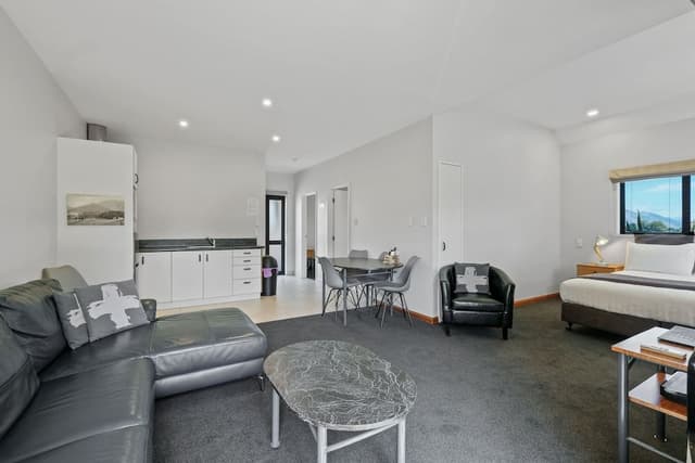 Family Suite, 2 Bedrooms, Kitchen (King Family Apartment)