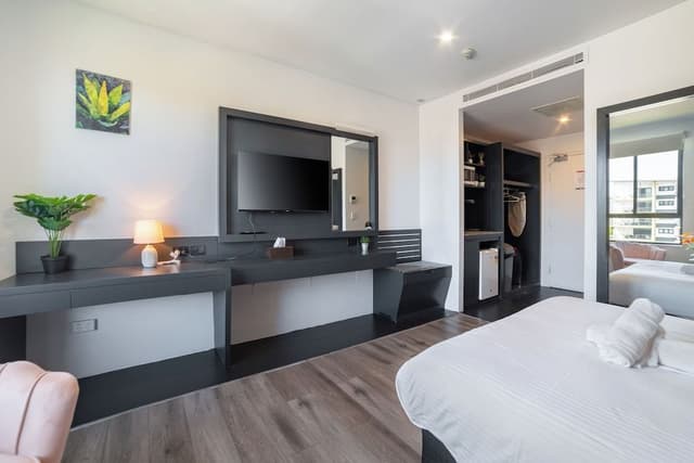 Deluxe Queen Room