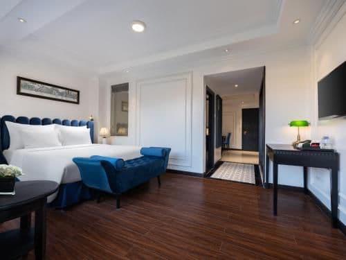 Master Suite with King Bed