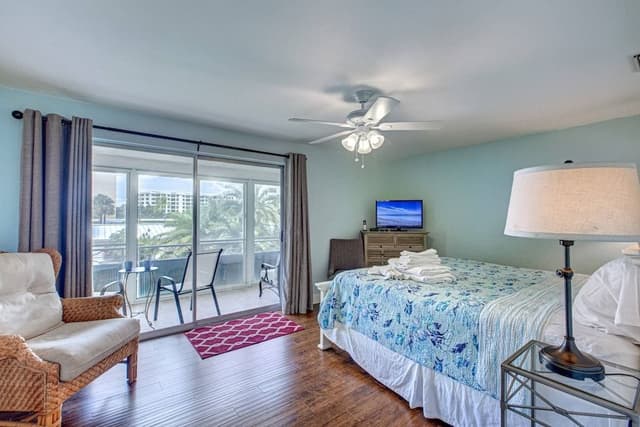Condo (Jamaica Royale 2BR TownHome)