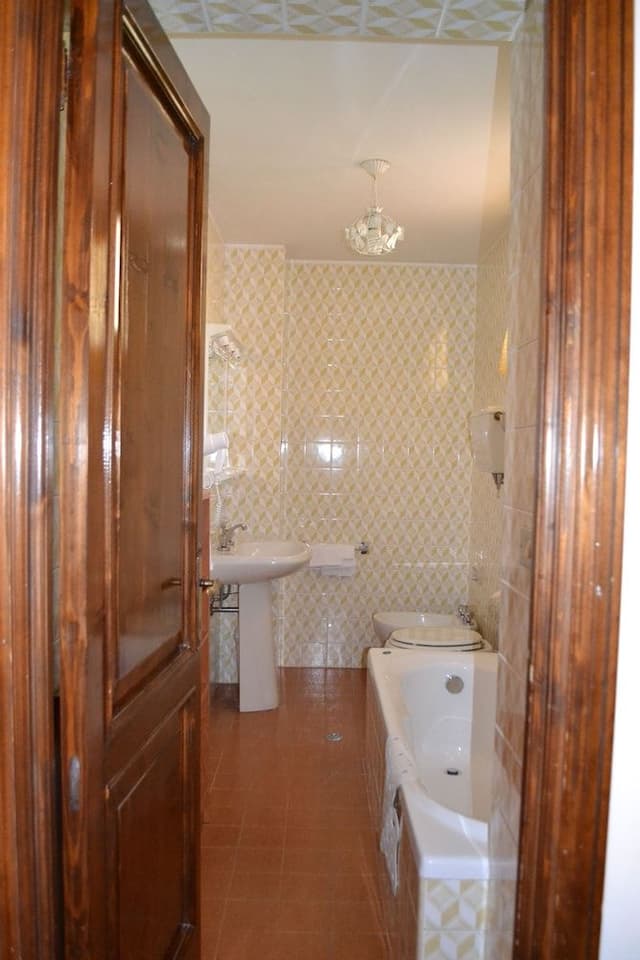 Economy Room