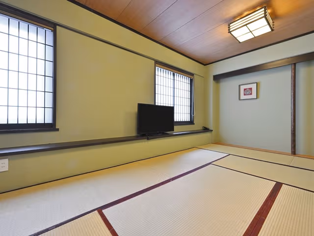 Japanese TATAMI Room (Futon will be provided to Adult only)