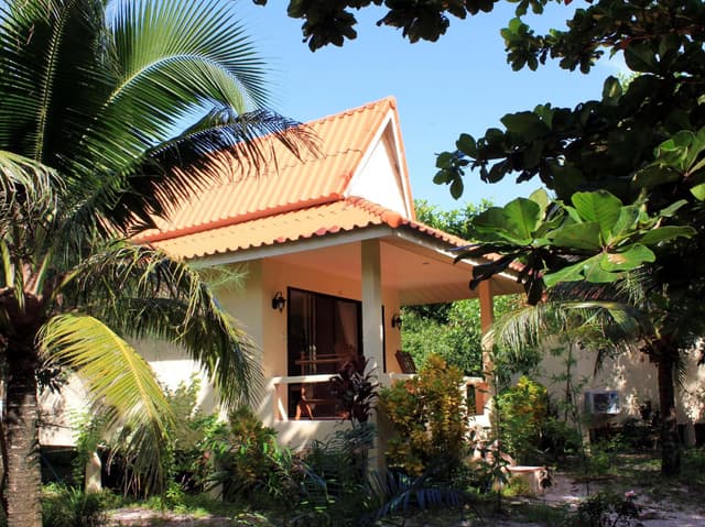 Deluxe Bungalow with Fan