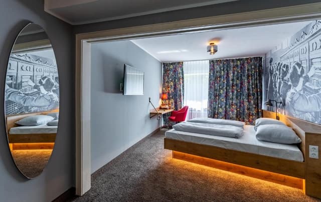 Doppelzimmer „Comfy Maxy“ zum Teil mit Balkon