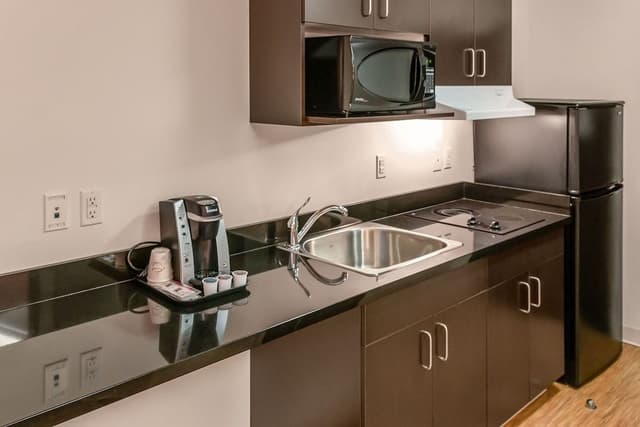 Deluxe Room, 1 King Bed, Non Smoking, Kitchenette