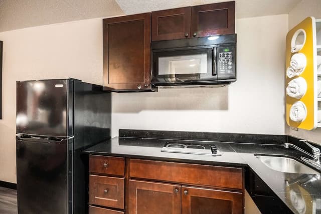 Deluxe Room, 1 King Bed, Non Smoking, Refrigerator & Microwave