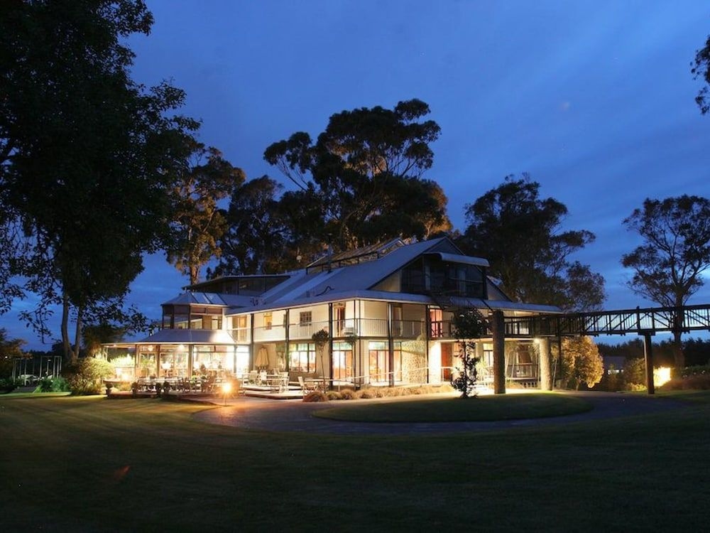 The Narrows Landing Hotel3