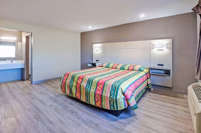 Deluxe Room, 1 King Bed, Non Smoking