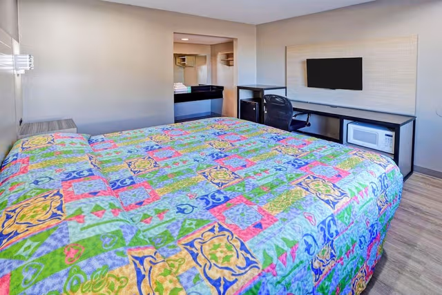 Room, 1 King Bed, Non Smoking