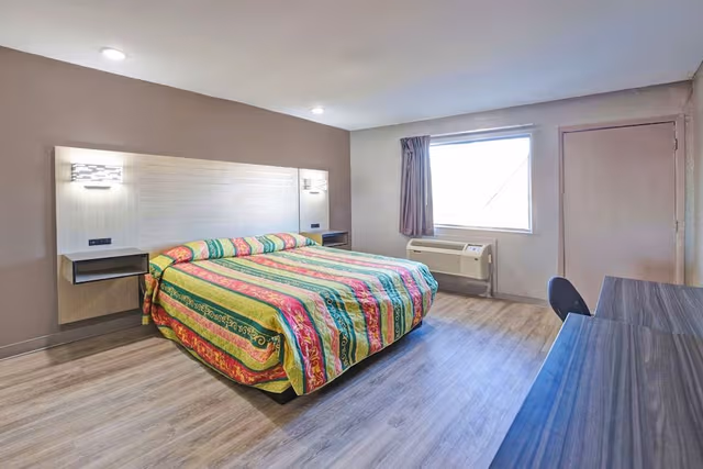 Deluxe Room, 1 King Bed, Non Smoking