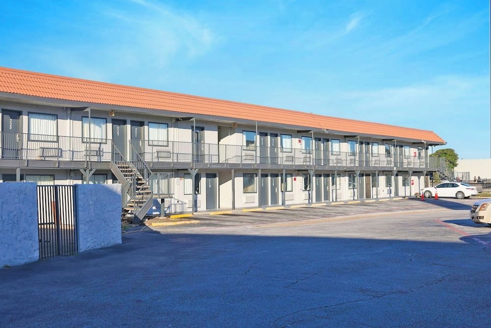 Super 7 Inn Dallas-Southwest2
