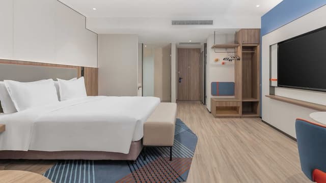 Standard Room, 1 King Bed (Extra Floor Space)